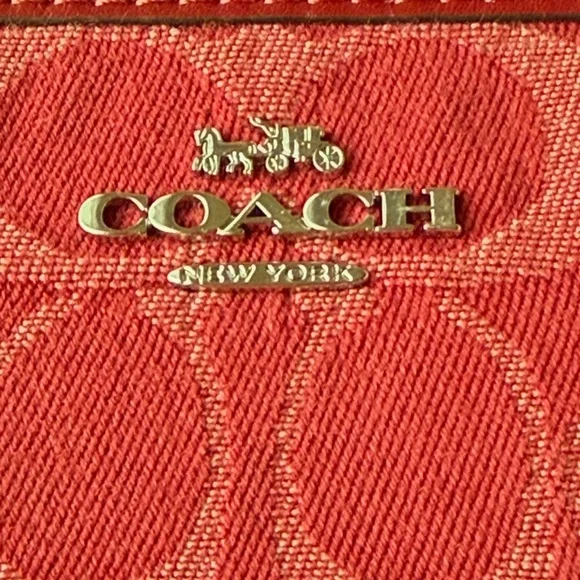 ❤️💘❤️ COACH CORNER ZIP WRISTLET IN SIGNATURE DENIM ❤️💘❤️ NWT ❤️💘❤️ - Picture 16 of 16